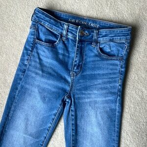 American Eagle Size 2 Classic Blue Jeans